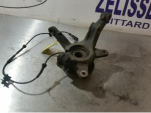 Used Front wheel hub Renault Kangoo/Grand Kangoo (KW) 1.5 dCi 85 Price € 50,82 Inclusive VAT offered by Zelissen V.O.F. autodemontage
