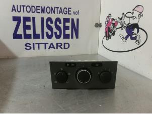 Usagé Panneau de commandes chauffage Opel Astra H (L48) 1.6 16V Twinport Prix € 52,50 Règlement à la marge proposé par Zelissen V.O.F. autodemontage