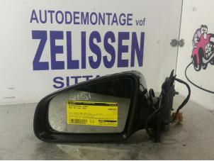 Used Wing mirror, left Audi A4 Avant Quattro (B7) 2.0 TDI 16V Price € 68,25 Margin scheme offered by Zelissen V.O.F. autodemontage