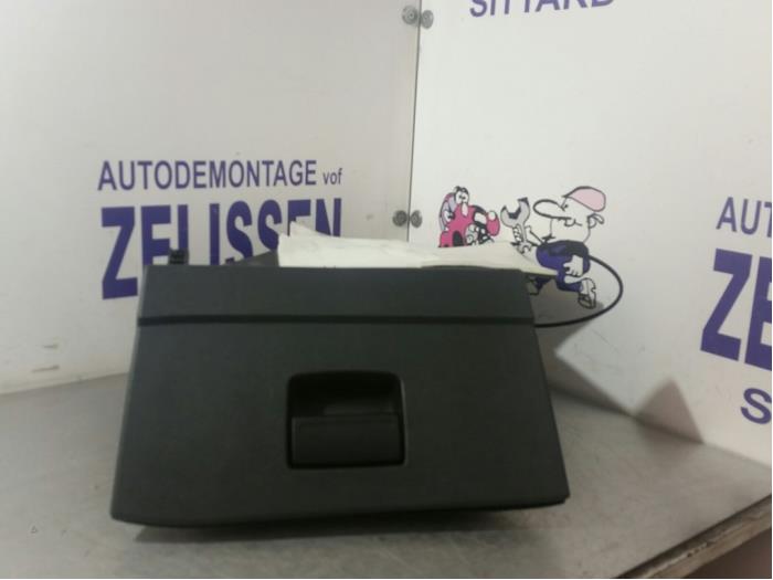 Begagnade Handskfack Ford Mondeo IV Wagon 1.6 TDCi 16V Pris € 52,50 Marginaltabell erbjuds av Zelissen V.O.F. autodemontage