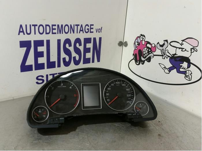 Używane Tablica rozdzielcza Audi A4 Avant (B7) 2.7 TDI V6 24V Cena € 105,00 Procedura marży oferowane przez Zelissen V.O.F. autodemontage