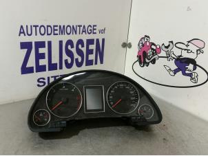 Usagé Instrument de bord Audi A4 Avant (B7) 2.7 TDI V6 24V Prix € 105,00 Règlement à la marge proposé par Zelissen V.O.F. autodemontage