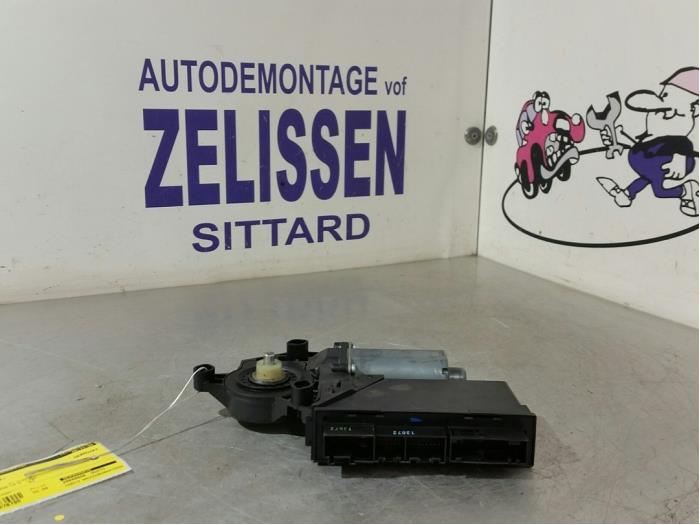 Usados Motor de ventanilla de puerta Audi A4 Avant (B7) 2.7 TDI V6 24V Precio € 57,75 Norma de margen ofrecido por Zelissen V.O.F. autodemontage