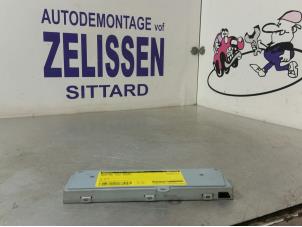 Usagé Antenne amplificateur Audi A4 Avant (B7) 2.7 TDI V6 24V Prix € 36,75 Règlement à la marge proposé par Zelissen V.O.F. autodemontage