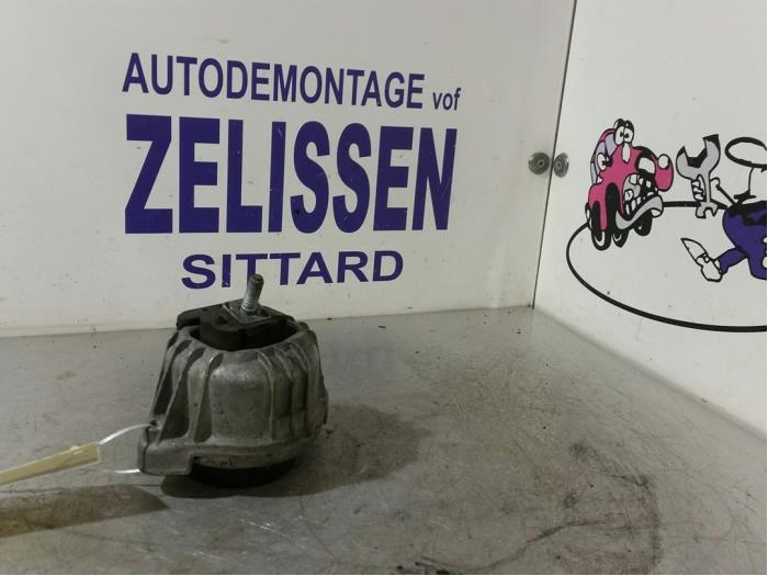 Used Engine mount Audi A4 Avant (B7) 2.7 TDI V6 24V Price € 15,75 Margin scheme offered by Zelissen V.O.F. autodemontage