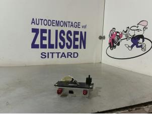 Usagé Antenne amplificateur Audi A4 Avant (B7) 2.7 TDI V6 24V Prix € 52,50 Règlement à la marge proposé par Zelissen V.O.F. autodemontage
