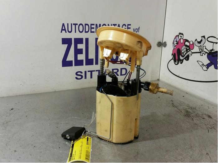 Used Petrol pump BMW X1 (E84) sDrive 18d 2.0 16V Price € 105,00 Margin scheme offered by Zelissen V.O.F. autodemontage
