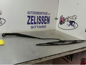 Usagé Bras essuie-glace avant Mitsubishi Colt CZC 1.5 16V Prix € 21,00 Règlement à la marge proposé par Zelissen V.O.F. autodemontage