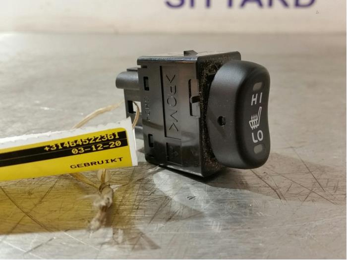 Seat heating switch from a Mitsubishi Colt CZC 1.5 16V 2007