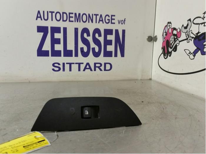 Usados Interruptor de ventanilla eléctrica BMW X1 (E84) sDrive 18d 2.0 16V Precio € 15,75 Norma de margen ofrecido por Zelissen V.O.F. autodemontage