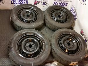 Usagé Kit jantes + pneumatiques Volkswagen Touran (1T1/T2) 1.4 16V TSI 140 Prix € 204,75 Règlement à la marge proposé par Zelissen V.O.F. autodemontage