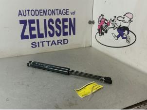 Used Set of tailgate gas struts BMW 3 serie Touring (E91) 320d 16V Corporate Lease Price € 26,25 Margin scheme offered by Zelissen V.O.F. autodemontage