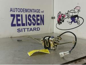 Usagé Serrure portière mécanique 4portes avant gauche Suzuki Alto (RF410) 1.1 16V Prix € 26,25 Règlement à la marge proposé par Zelissen V.O.F. autodemontage