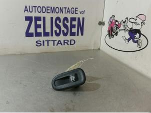 Used Electric window switch Renault Kangoo Express (FW) 1.5 dCi 85 Price € 10,50 Margin scheme offered by Zelissen V.O.F. autodemontage