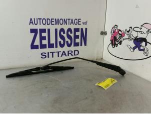 Usagé Bras essuie-glace arrière Renault Kangoo Express (FW) 1.5 dCi 85 Prix € 21,00 Règlement à la marge proposé par Zelissen V.O.F. autodemontage