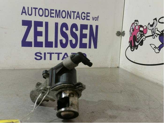 EGR valve from a Renault Kangoo Express (FW) 1.5 dCi 85 2010