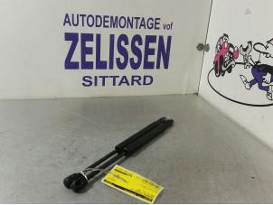 Używane Zestaw amortyzatorów gazowych pokrywy silnika BMW Z3 Roadster (E36/7) 1.9 16V Cena € 21,00 Procedura marży oferowane przez Zelissen V.O.F. autodemontage