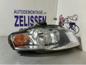 Używane Reflektor prawy Audi A4 Avant (B7) 2.7 TDI V6 24V Cena € 152,25 Procedura marży oferowane przez Zelissen V.O.F. autodemontage