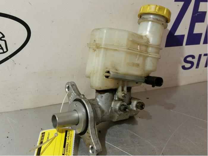 Master cylinder from a Ford Ka II 1.2 2011