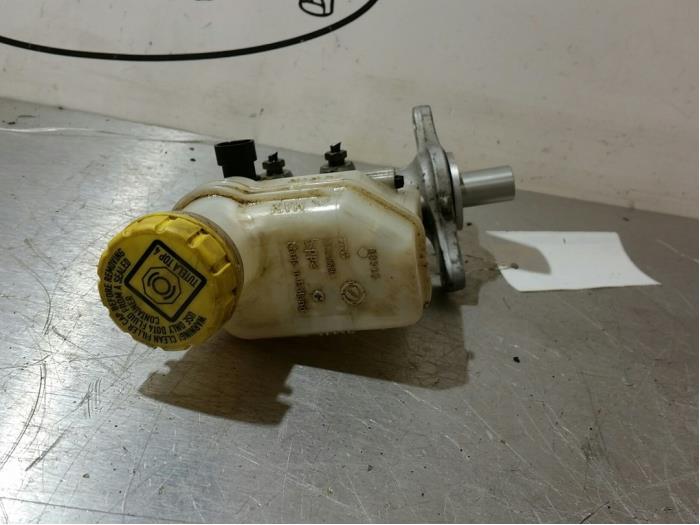 Master cylinder from a Ford Ka II 1.2 2011