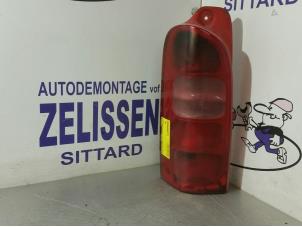 Usagé Feu arrière secondaire gauche Renault Master III (FD/HD) 2.2 dCi 16V Prix € 47,25 Règlement à la marge proposé par Zelissen V.O.F. autodemontage