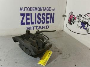 Usagé Etrier de frein (pince) avant droit Audi A4 Avant (B7) 2.7 TDI V6 24V Prix € 99,75 Règlement à la marge proposé par Zelissen V.O.F. autodemontage