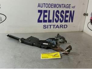 Usagé Mécanique frein à main Audi A4 Avant (B7) 2.7 TDI V6 24V Prix € 52,50 Règlement à la marge proposé par Zelissen V.O.F. autodemontage