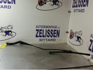 Gebrauchte Scheibenwischerarm vorne Opel Corsa D 1.2 16V Preis € 15,75 Margenregelung angeboten von Zelissen V.O.F. autodemontage
