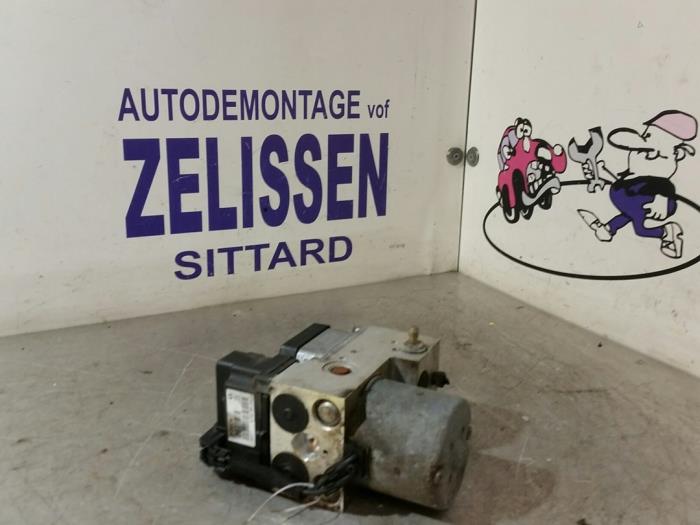 Begagnade ABS-pump Opel Meriva (A) 1.8 16V Pris € 52,50 Marginaltabell erbjuds av Zelissen V.O.F. autodemontage
