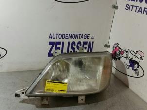 Gebrauchte Scheinwerfer links Mercedes Sprinter 3t (903) 311 CDI 16V Preis € 42,00 Margenregelung angeboten von Zelissen V.O.F. autodemontage