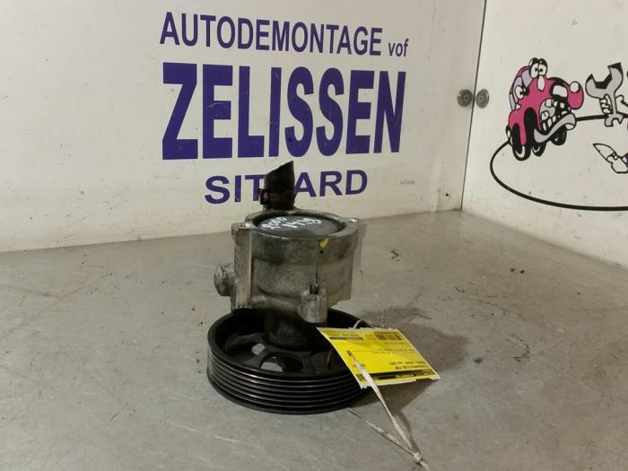 Usagé Pompe de direction Renault Laguna II (BG) 2.0 16V Prix € 47,25 Règlement à la marge proposé par Zelissen V.O.F. autodemontage