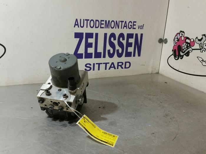 Begagnade ABS-pump Skoda Superb (3U4) 2.0 TDI 16V Pris € 131,25 Marginaltabell erbjuds av Zelissen V.O.F. autodemontage