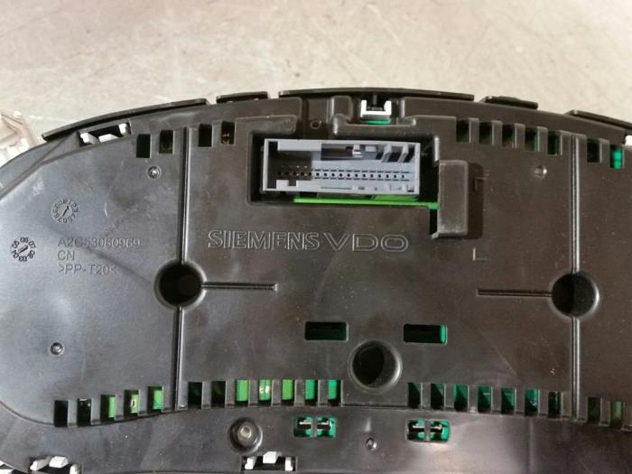 Instrument panel from a Suzuki SX4 (EY/GY) 1.6 16V VVT Comfort,Exclusive Autom. 2007