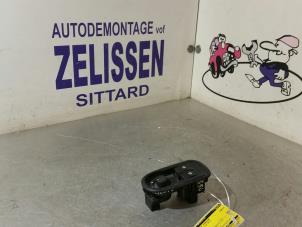 Używane Przelacznik elektrycznej szyby Renault Kangoo Express (FW) Cena € 31,50 Procedura marży oferowane przez Zelissen V.O.F. autodemontage