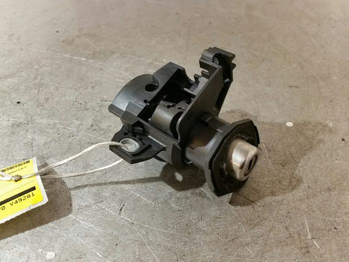 Tailgate lock mechanism from a BMW 3 serie (E90) 318i 16V 2007