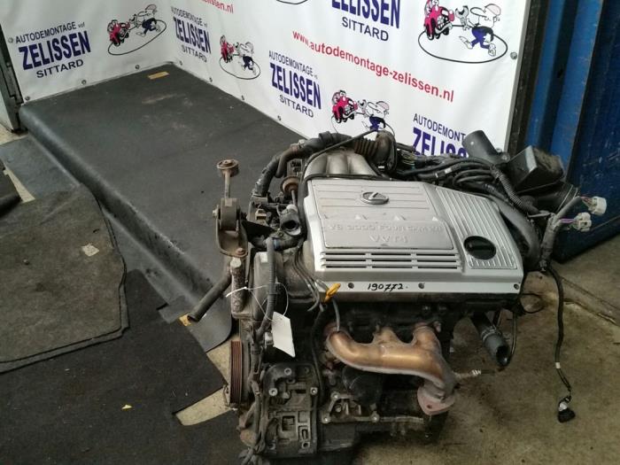 Engine from a Lexus RX (L2) 300 V6 24V VVT-i 2001