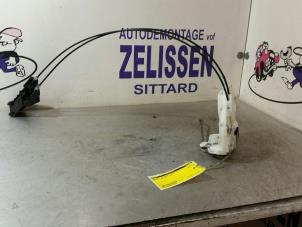 Gebrauchte Türschlossmechanik 2-türig rechts Suzuki Swift (ZA/ZC/ZD1/2/3/9) 1.3 VVT 16V Preis € 42,00 Margenregelung angeboten von Zelissen V.O.F. autodemontage