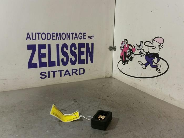 Begagnade Regnsensor Mercedes S (W220) 5.0 S-500 V8 24V Pris € 36,75 Marginaltabell erbjuds av Zelissen V.O.F. autodemontage