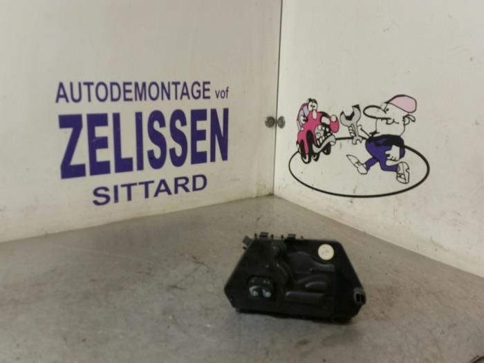 Begagnade Brytare, eldrivet säte Mercedes S (W220) 5.0 S-500 V8 24V Pris € 78,75 Marginaltabell erbjuds av Zelissen V.O.F. autodemontage
