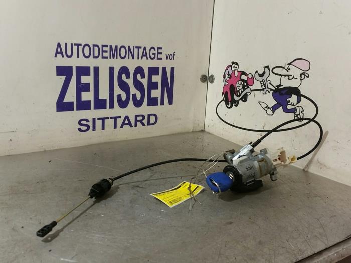 Używane Stacyjka + Kluczyk Toyota Yaris (P1) 1.3 16V VVT-i Cena € 42,00 Procedura marży oferowane przez Zelissen V.O.F. autodemontage