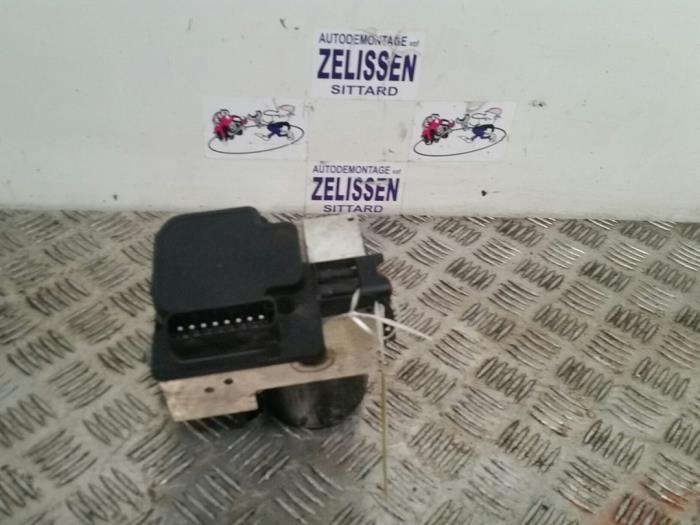 Begagnade ABS-pump Mercedes S (W220) 5.0 S-500 V8 24V Pris € 131,25 Marginaltabell erbjuds av Zelissen V.O.F. autodemontage