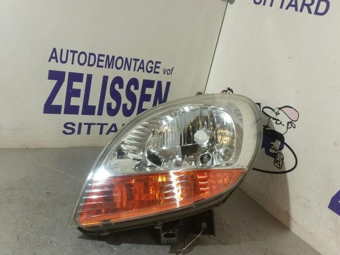 Używane Reflektor lewy Renault Kangoo Express (FC) 1.5 dCi 60 Cena € 42,00 Procedura marży oferowane przez Zelissen V.O.F. autodemontage