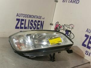 Used Headlight, right Opel Zafira (F75) 2.0 DTI 16V Price € 42,00 Margin scheme offered by Zelissen V.O.F. autodemontage