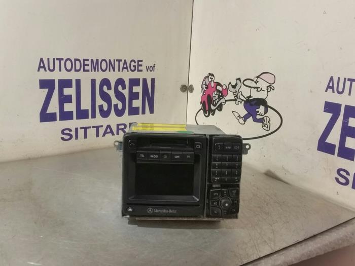 Używane Modul nawigacji Mercedes S (W220) 5.0 S-500 V8 24V Cena € 204,75 Procedura marży oferowane przez Zelissen V.O.F. autodemontage