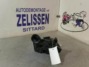 Używane Mechanizm blokady drzwi lewych tylnych wersja 4-drzwiowa Volkswagen Golf VI (5K1) 2.0 TDI 16V Cena € 52,50 Procedura marży oferowane przez Zelissen V.O.F. autodemontage