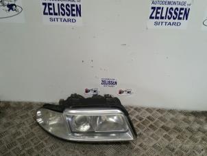 Używane Reflektor prawy Audi A4 Cena € 131,25 Procedura marży oferowane przez Zelissen V.O.F. autodemontage
