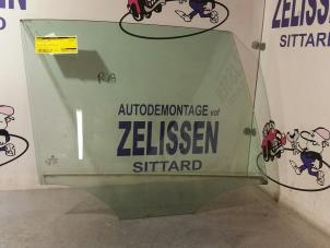 Używane Szyba drzwi prawych tylnych wersja 4-drzwiowa Volkswagen Golf VI (5K1) 2.0 TDI 16V Cena € 52,50 Procedura marży oferowane przez Zelissen V.O.F. autodemontage