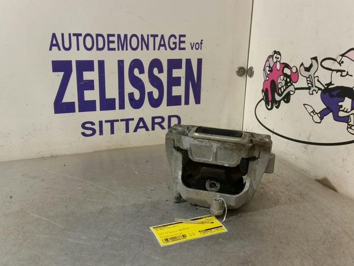 Usagé Support moteur Volkswagen Golf VI (5K1) 2.0 TDI 16V Prix € 52,50 Règlement à la marge proposé par Zelissen V.O.F. autodemontage