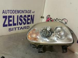 Used Headlight, right Renault Clio II (BB/CB) 1.2 16V Price € 31,50 Margin scheme offered by Zelissen V.O.F. autodemontage