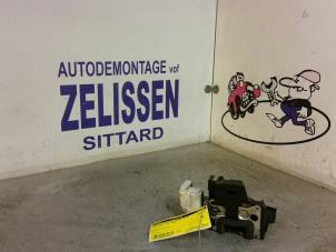 Gebrauchte Türschlossmechanik 2-türig rechts Fiat Doblo Preis € 42,00 Margenregelung angeboten von Zelissen V.O.F. autodemontage